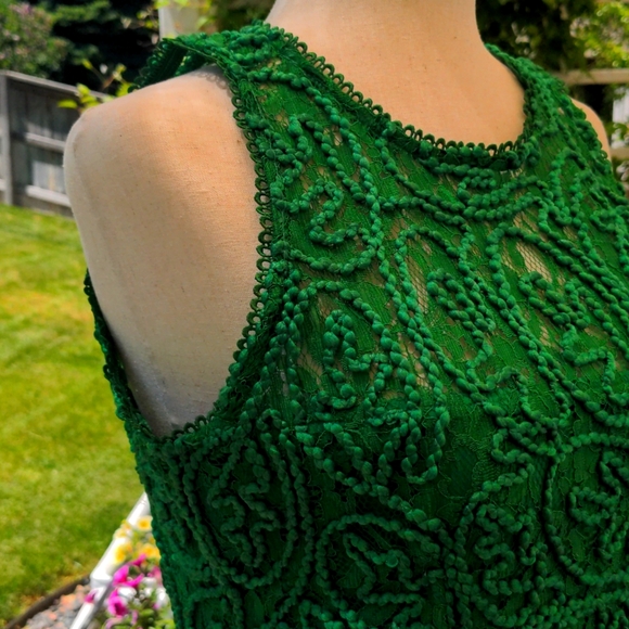 WHBM Lace Shell - Picture 6 of 10